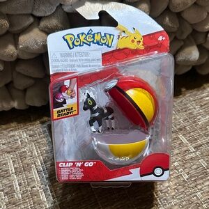 Clip 'N' Go Poké Ball with Zebstrika Figure - Red and Yellow